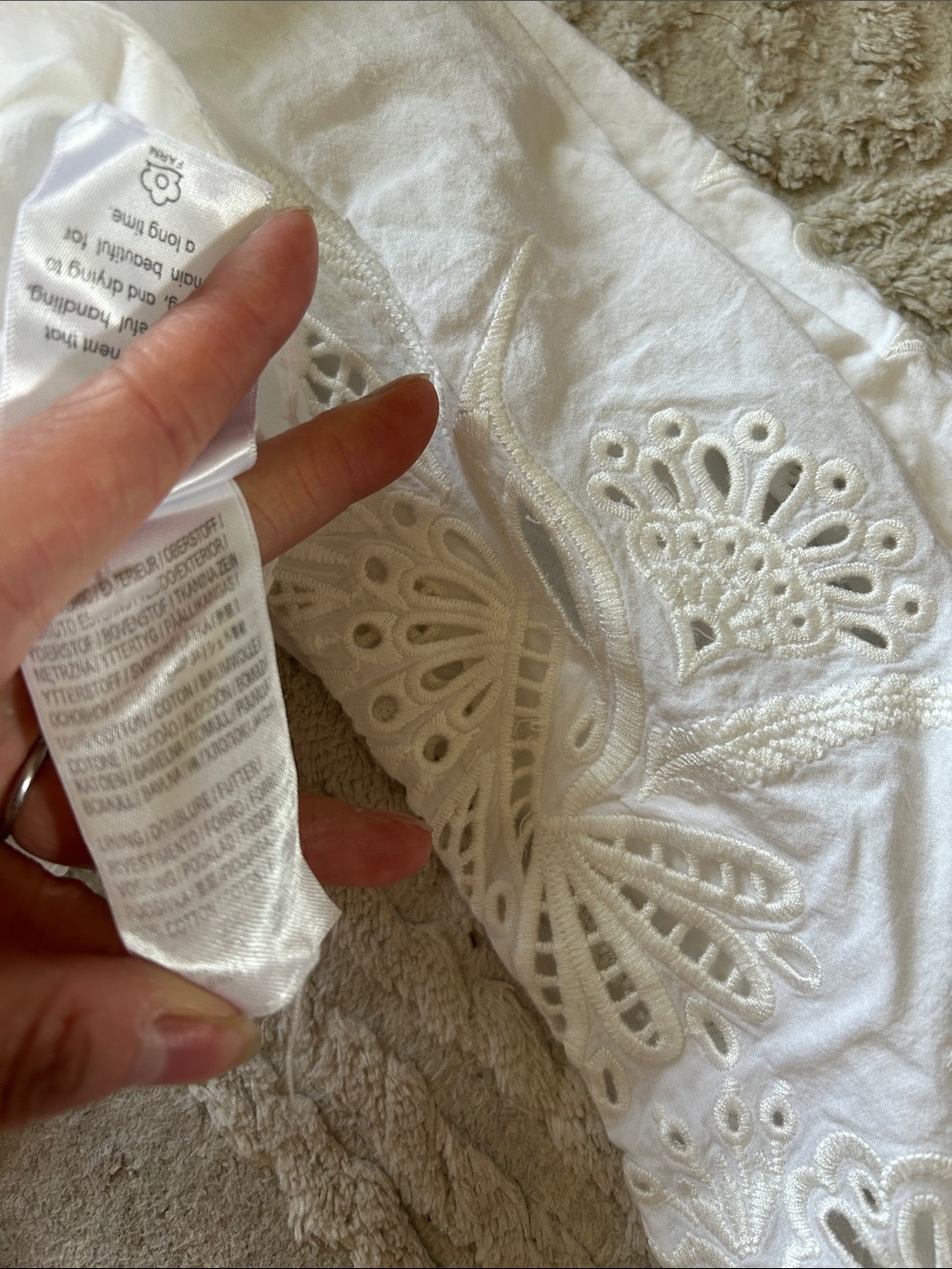 FARM Rio White Eyelet Lace Cropped Blouse with Scalloped Collar - Picture 3 of 4